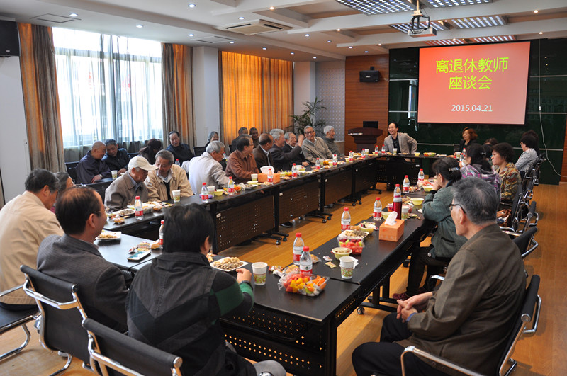 生物工程学院举行离退休教师座谈会