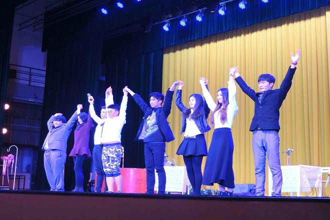 演员谢幕合影