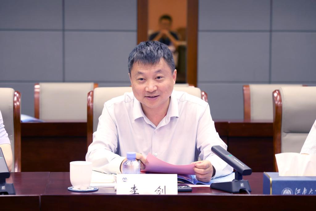 李剑讲话.jpg