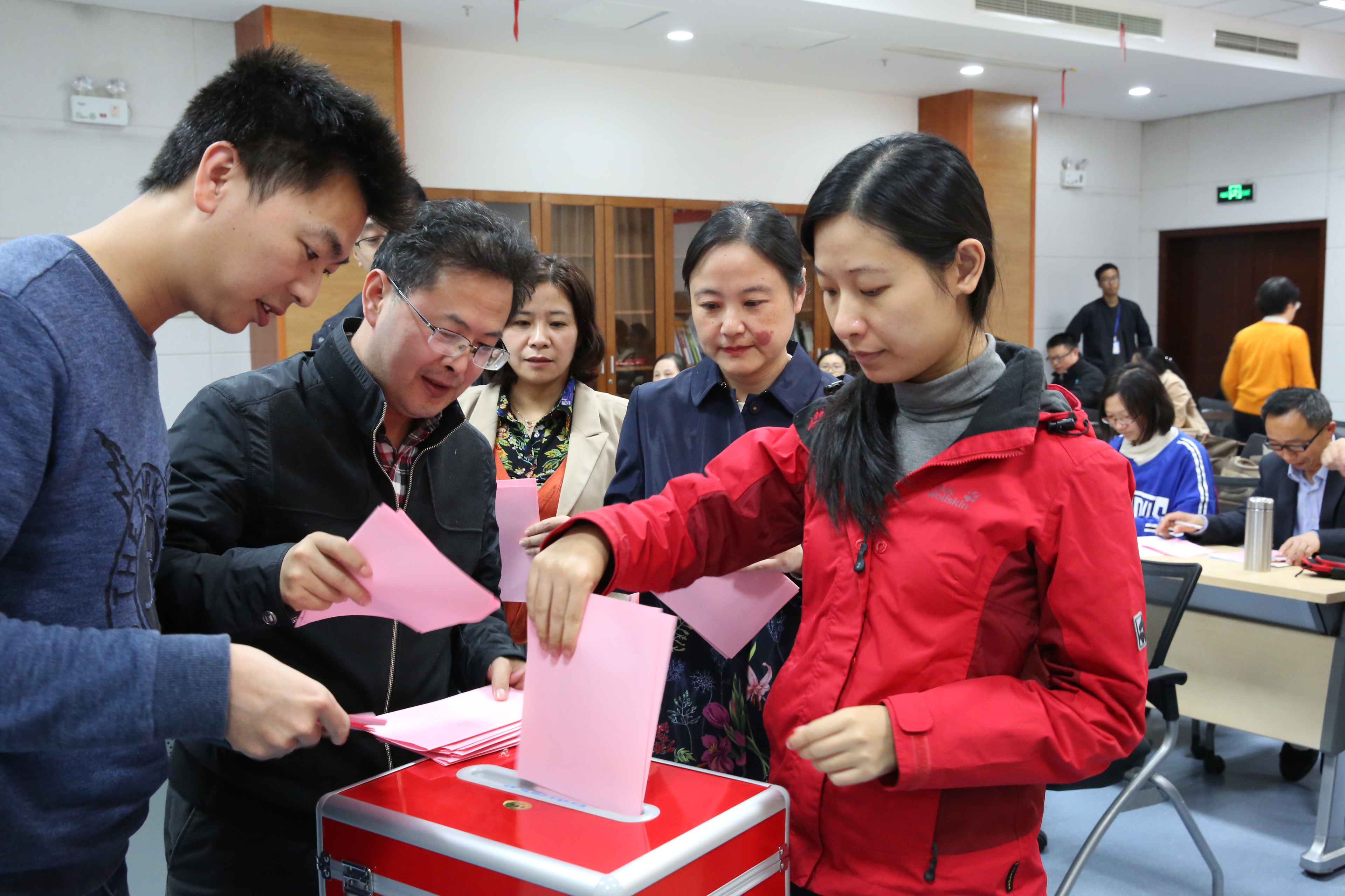 商学院五届一次教职工代表大会召开