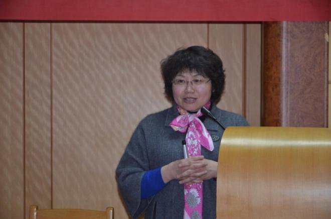 邱丽颖副院长作学院教学工作报告