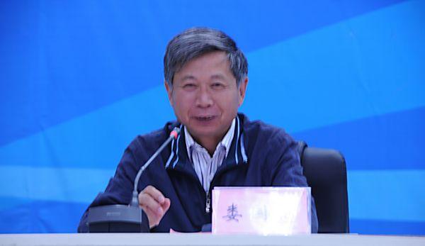 校关工委常务副主任娄国栋主持会议