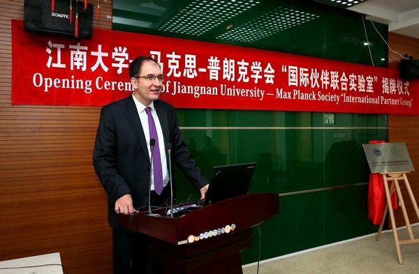 国际著名糖物质科学家、德国马克思—普朗克胶体与界面研究所所长Peter H. Seeberger教授致辞