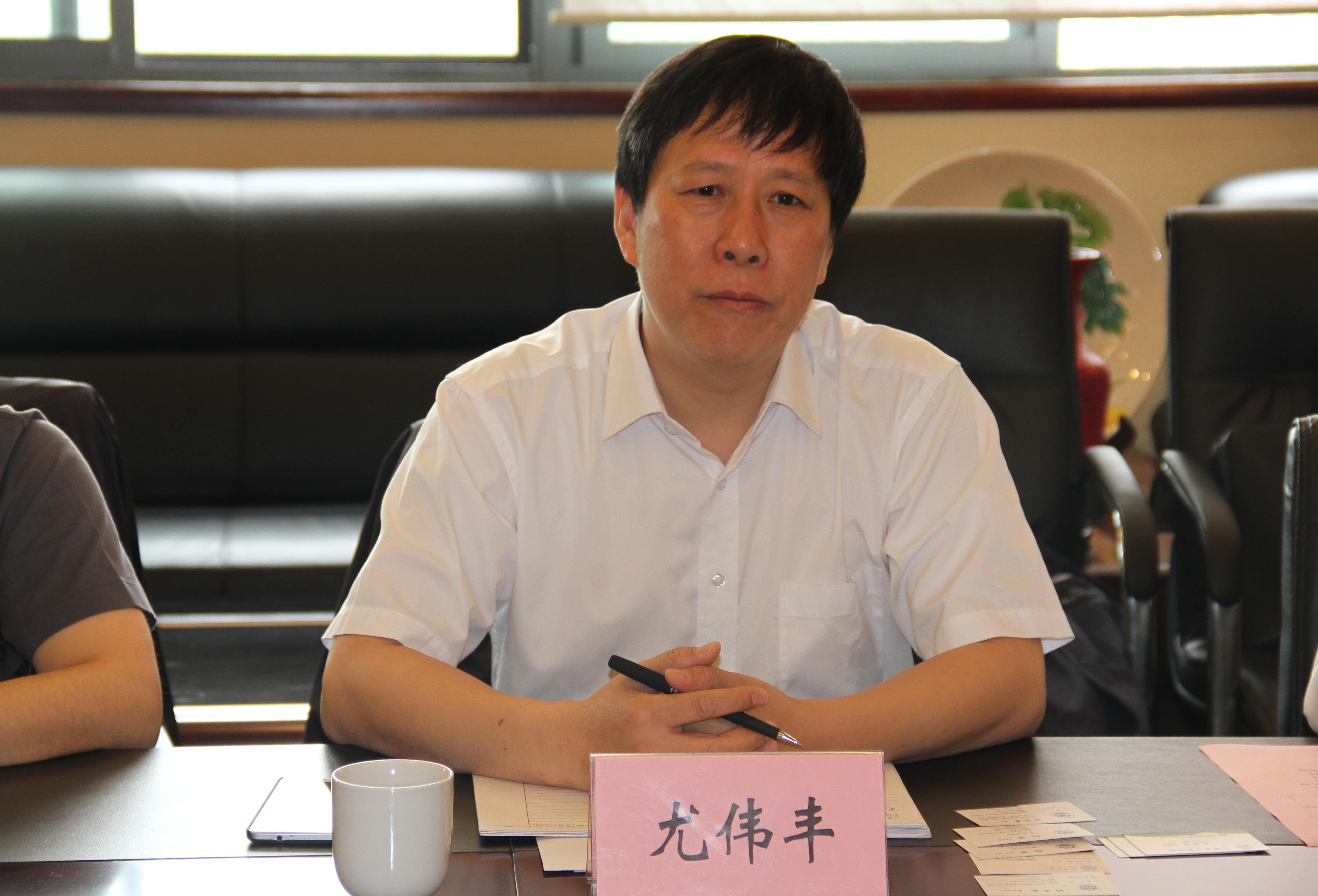 尤伟丰书记介绍食科园建设情况