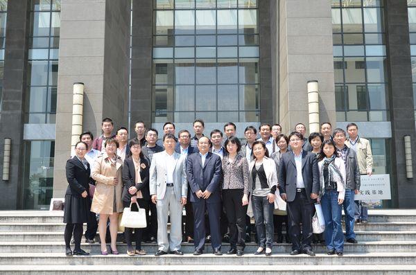 参会企业代表与学校、院领导合影