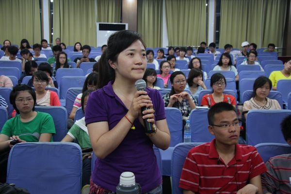 与会同学积极提问