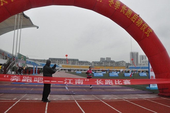团体赛第一名——理学院王登科老师