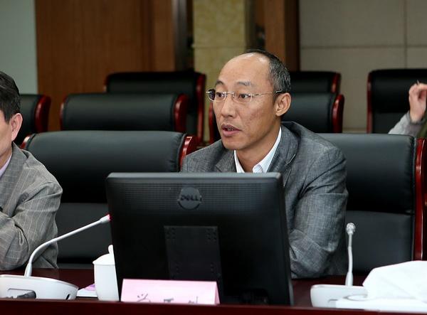 学工处处长朱飞介绍我校就业创业工作情况