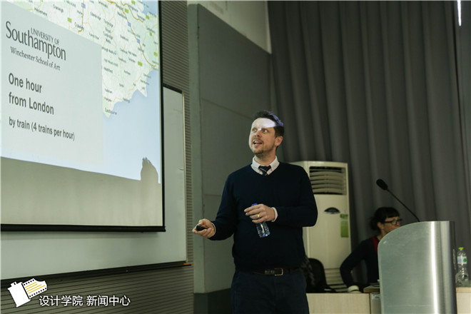 视觉艺术系主任Derek 做南安普顿大学介绍