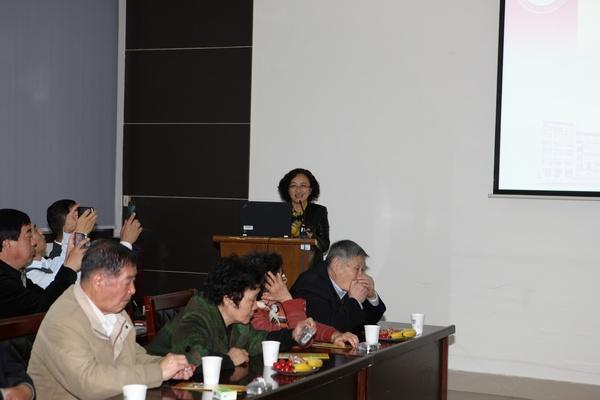 活动现场，院党委书记向琪介绍学院情况