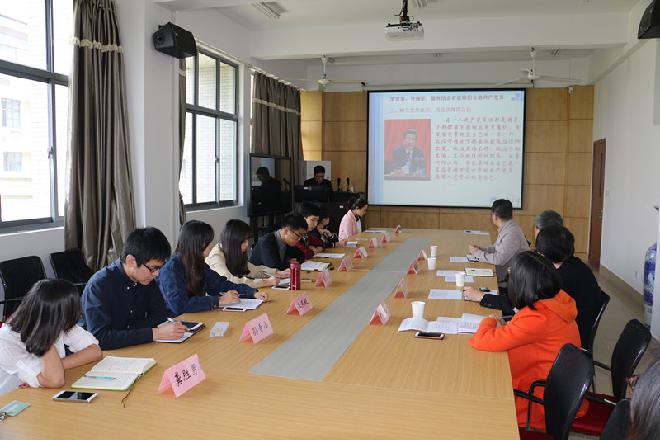 法学院2015级研究生、2014级本科生党支部开展“两学一做”专题组织生活会