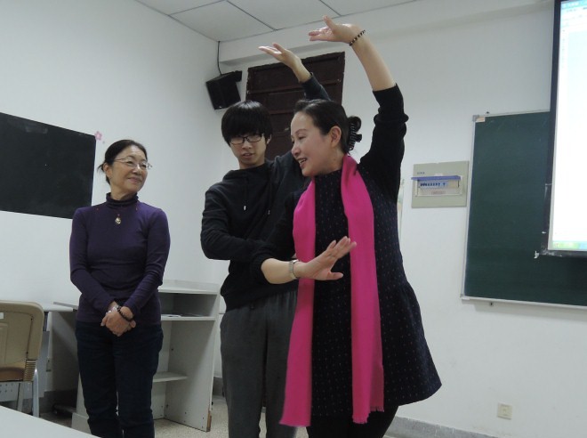 同学们专心学习