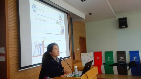 杨艳老师与同学互动