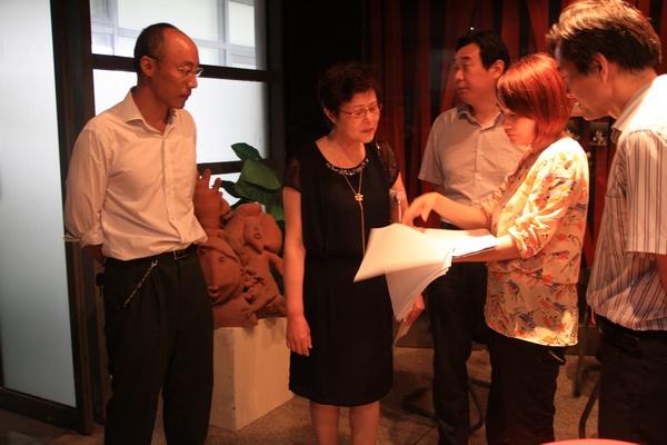 仔细询问相关资料内容