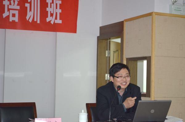 党委办公室秘书陈琳就“如何做好机关信息工作”进行交流发言