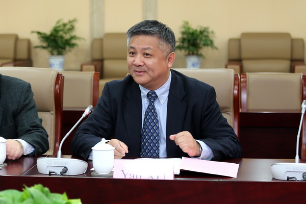 徐岩副校长主持签字仪式