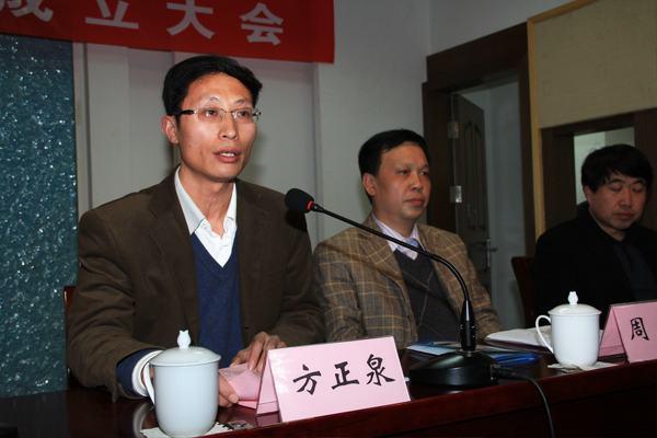 校团委书记方正泉宣读校团委“关于成立共青团江南大学后勤保障系统团总支的决定”等文件