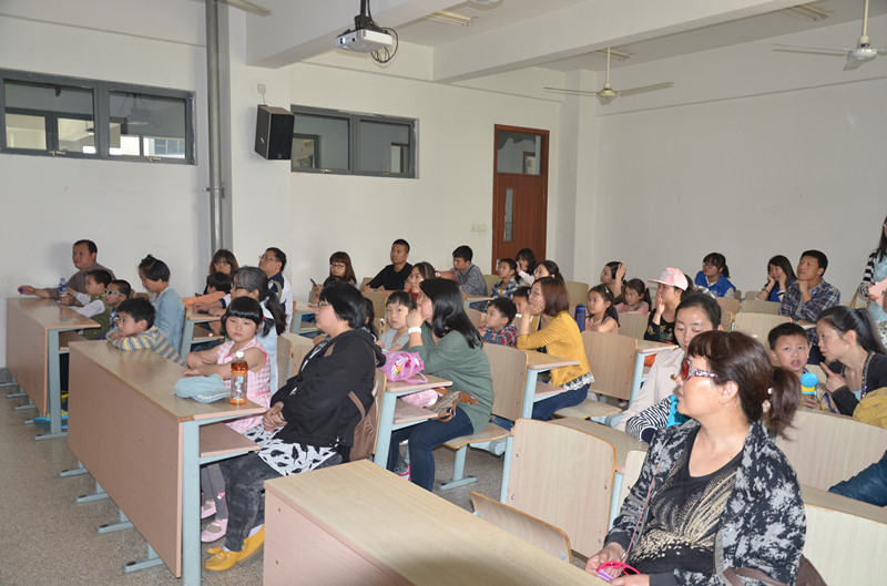 教学楼展示江大学习风气