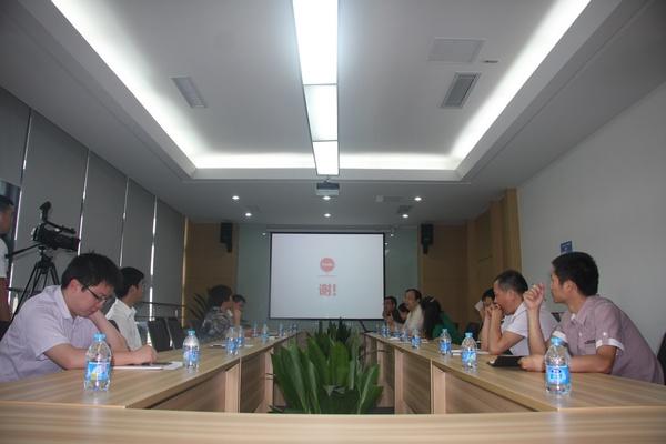 双方领导研讨研究院的发展