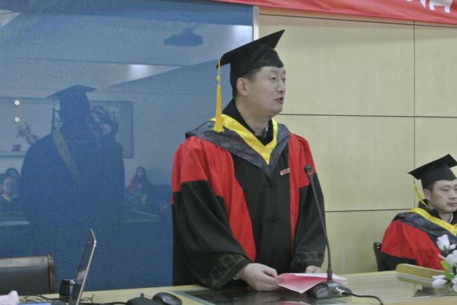 陈院长为毕业典礼致辞