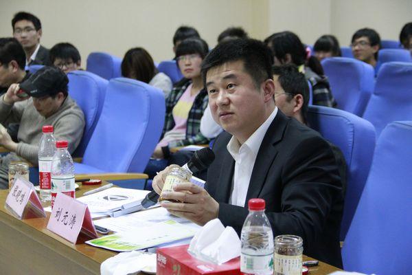 耐特食品有限公司市场总监刘元涛先生向选手提问