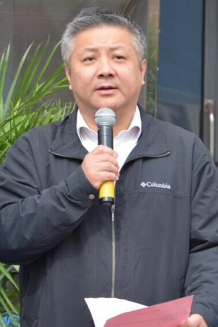 1徐岩副校长宣布本届运动会正式开始