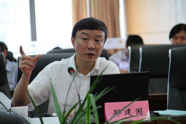 北京大学先进技术研究院副院长邱建国作报告