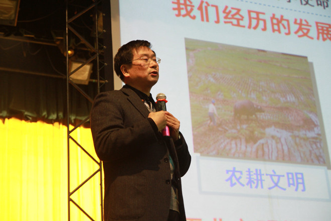 田备副校长作报告