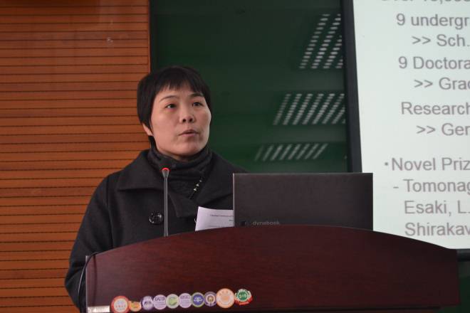 李崎教授主持交流会