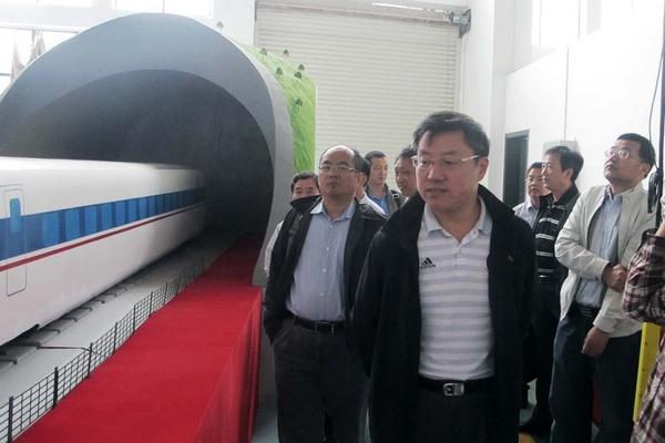 调研组一行实地参观调研