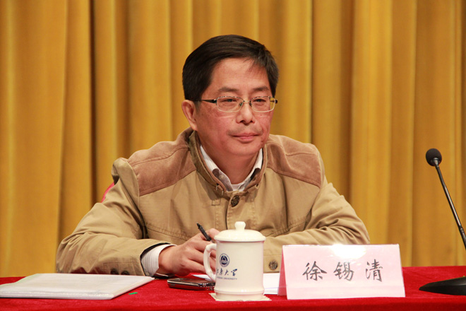 校党校专职副校长、组织部副部长徐锡清主持开班仪式并作专题讲座