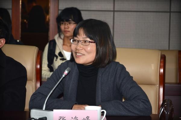 医学院党委副书记、副院长张海峰主持会议