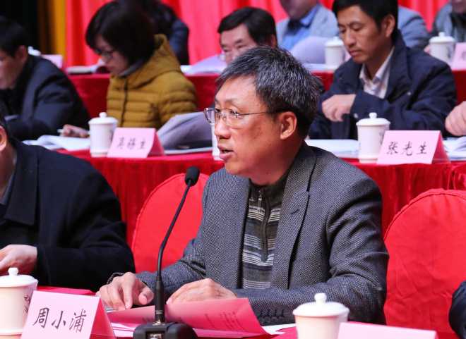 校党委副书记、纪委书记周小浦主持会议