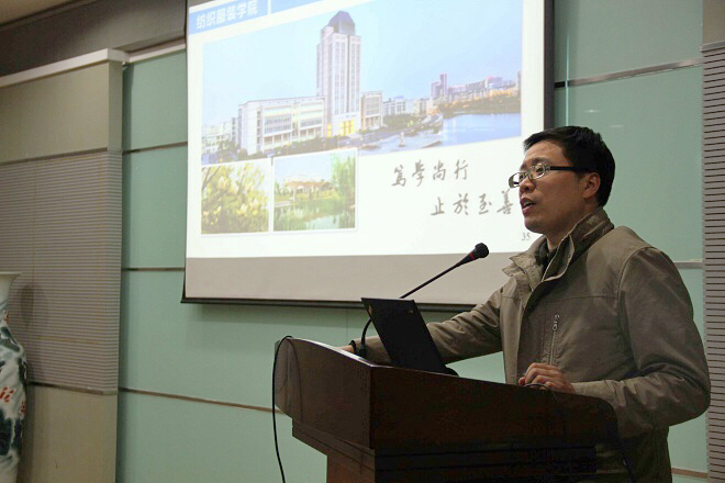 学院党委副书记周云龙进行学生学习情况分析报告