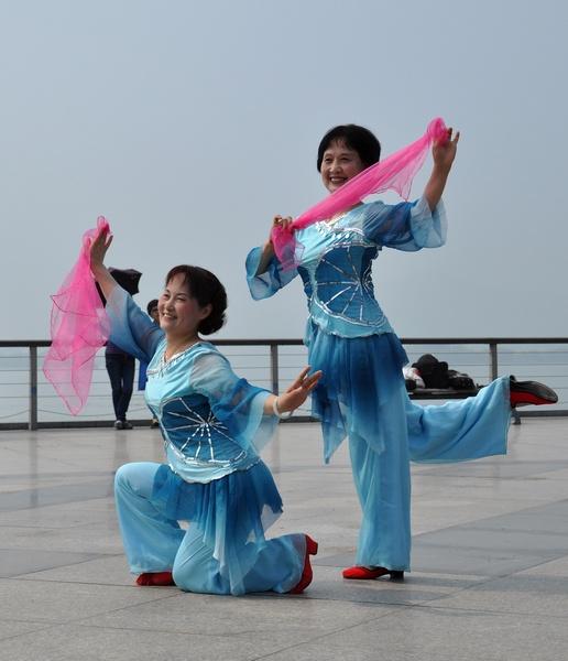 万紫千红春意浓，轻歌曼舞银发欢——校老体协举办首届“踏青联欢会”