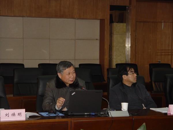 课题负责人交流汇报研究成果