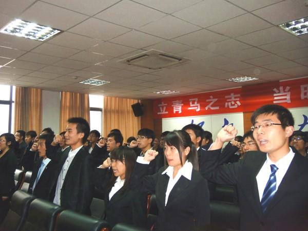 重温入营誓词，铭记“青马之约”