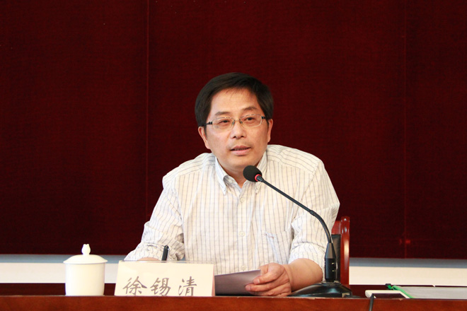 校党校专职副校长、组织部副部长徐锡清主持培训活动并作专题讲座