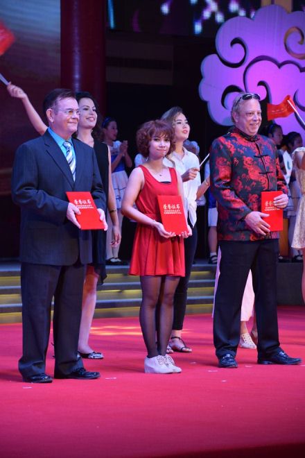 学院留学生荣获“最佳表演奖”
