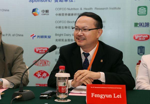 国家外专局教科文卫专家司副司长雷风云致辞