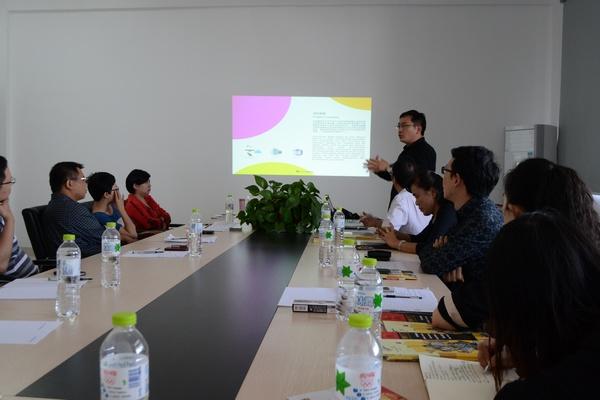 数媒学院副院长王峰介绍交互产品