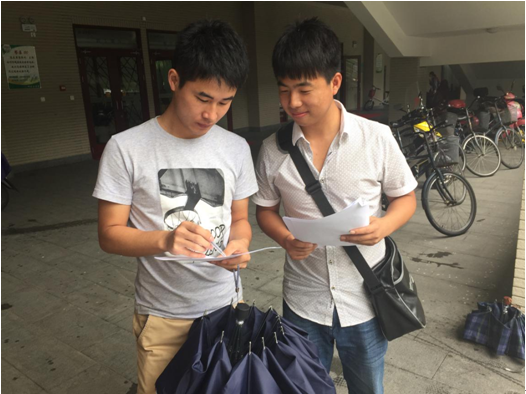 南理工研究生同学在积极配合调研