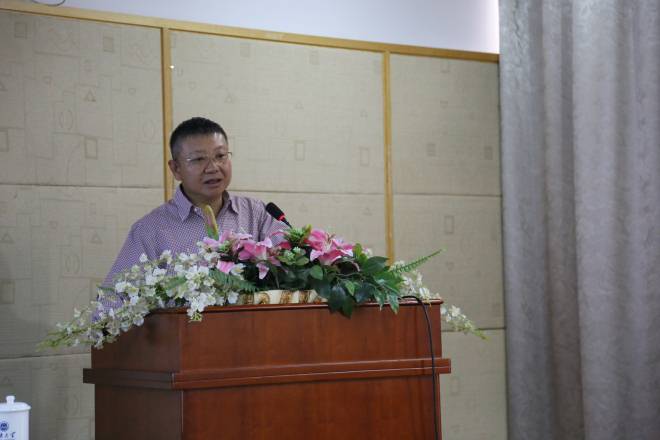 刘洪校友为在校学子做讲座