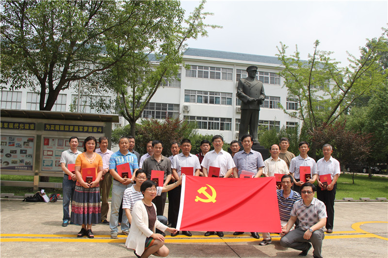 后勤保障系统30年以上党员