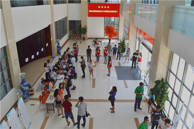 商学院迎新工作现场