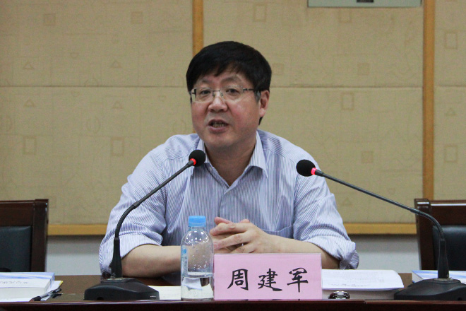 无锡党建研究中心市方主任、无锡市委组织部副部长、市“两新”组织党工委书记周建军作专题学术报告