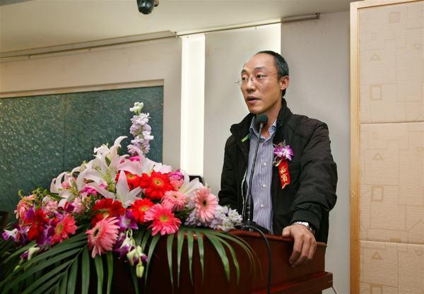 学生工作处处长朱飞致开幕辞