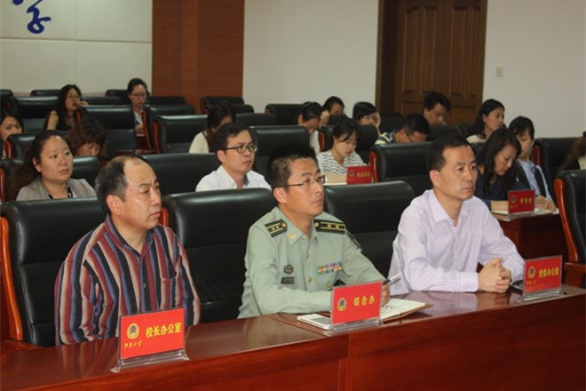 无锡军分区征兵办公室陈海峰主任和江南大学人武部崔宝同部长参加网络视频会议