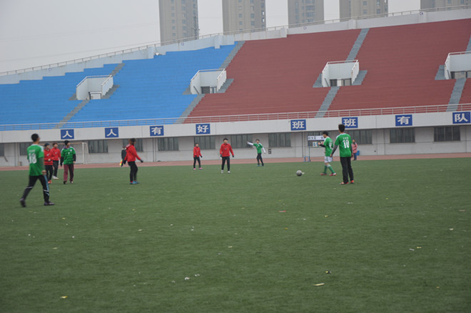 女足与药学院比赛现场
