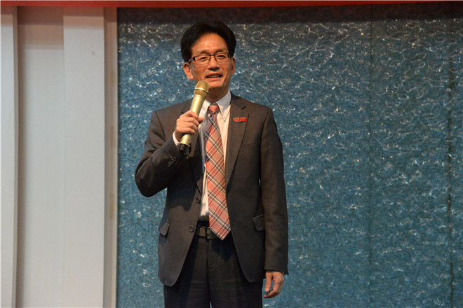 商学院院长滕乐法发表讲话